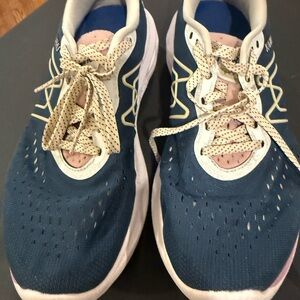 Karhu Fulcrum Ihoni 2.0. Women’s Size 10. Blue &pink. Not Original Insole. GUC.